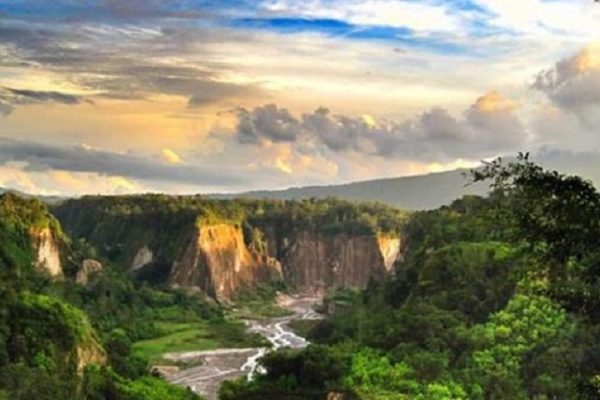 Ngarai Sianok Bukittingi Sumatera Barat