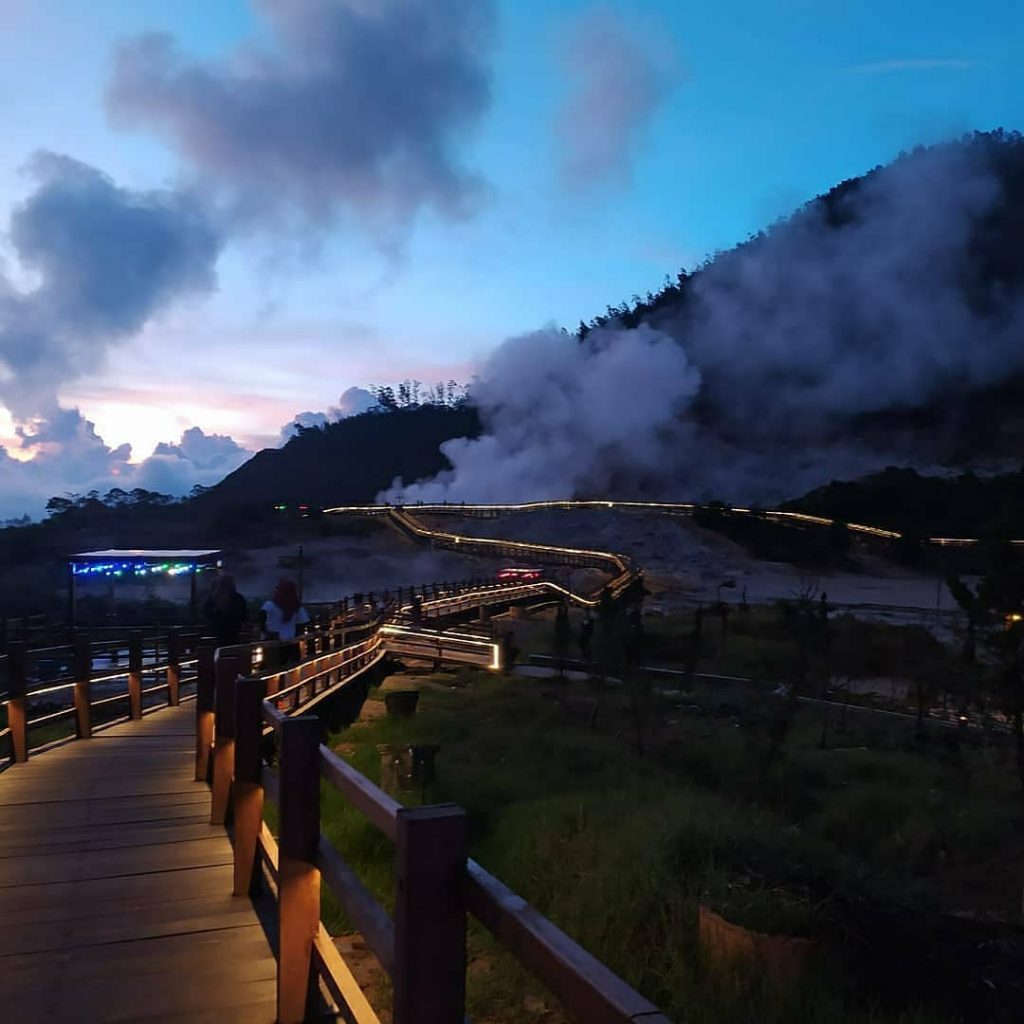 Wisata Kawah Sikidang Dieng Yang Bisa Melompat-Lompat | AuroraXa