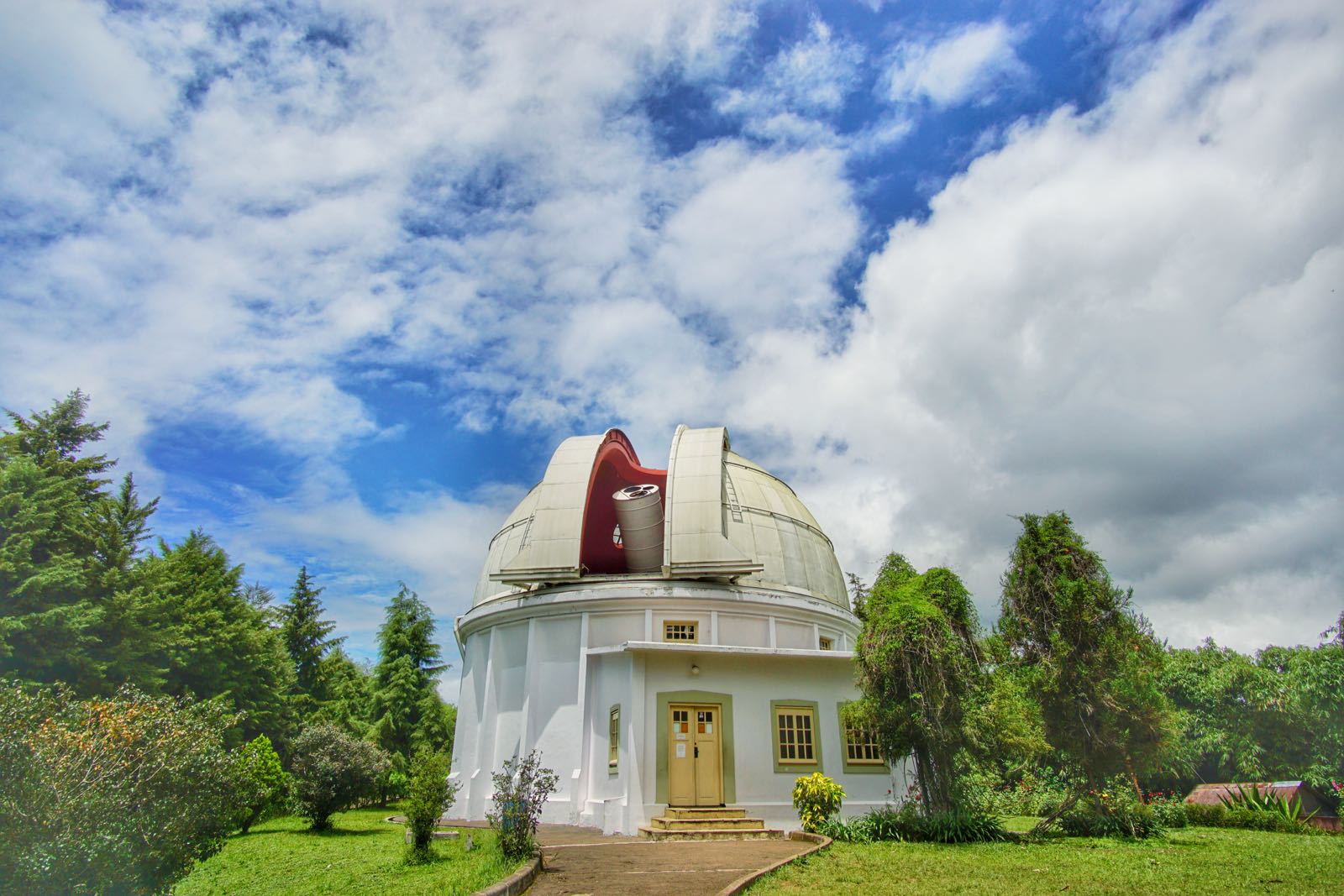 Tempat Wisata di Lembang 'Observatorium Bosscha'