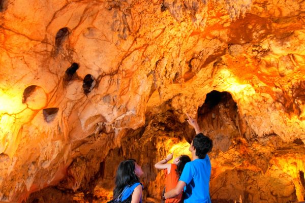 tempat wisata gua di Indonesia