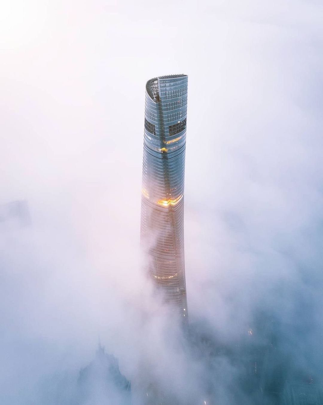 Bentuk Spiral Shanghai Tower Yang Ikonik